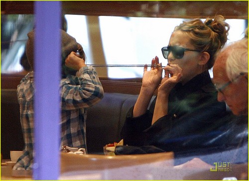  Kate Hudson: 伦敦 Lunch with Ryder!