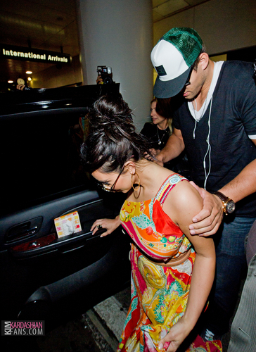Kim And Kris Arrive To LAX- 8/26/11