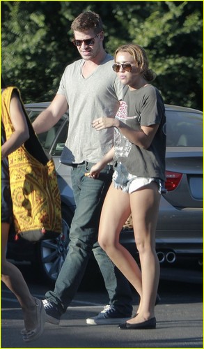  Miley & Liam out in LA