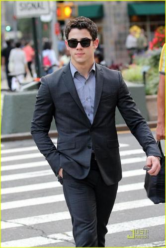  Nick Jonas Out in NYC (08.25.2011) !!!