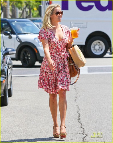 Reese Witherspoon: Lindex's New Face!