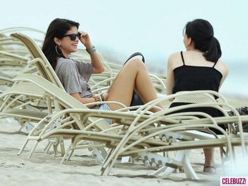  Selena On The ساحل سمندر, بیچ