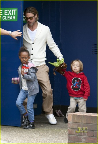  Brad Pitt: Mr. Popper's Penguins Screening with the Kids!