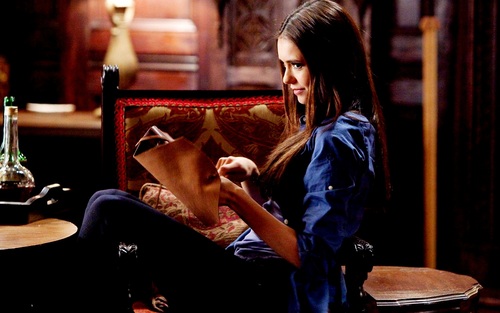  Elena&Katherine Hintergrund