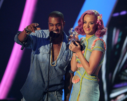  Katy Perry & Kanye West On Stage @ the 2011 MTV VMAs