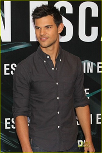  Taylor Lautner: 'Abduction' Has Got Everything