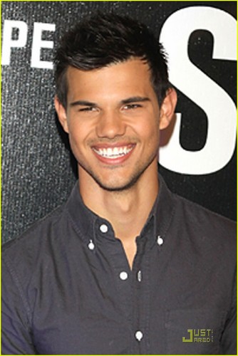  Taylor Lautner: 'Abduction' Has Got Everything