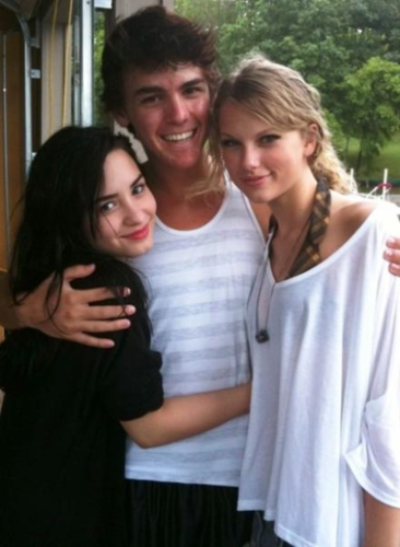  Taylor ~ Personal Pic