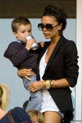  Victoria and her son Cruz (: