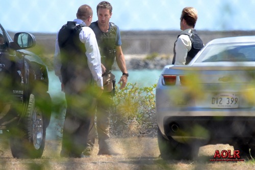  Alex on the set of Hawaii Five-0 (August 27)