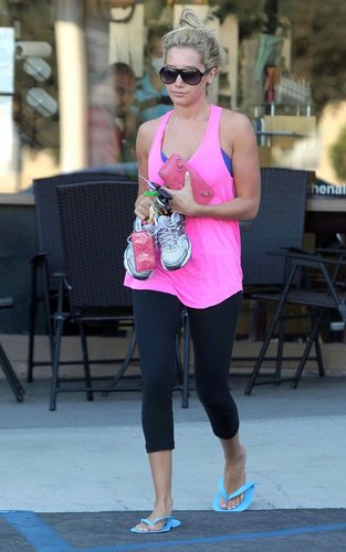  Ashley out in Studio City