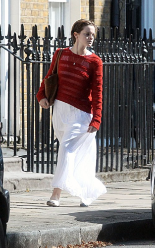  Emma - out for a business luncheon in London, England - Septembre 02, 2011