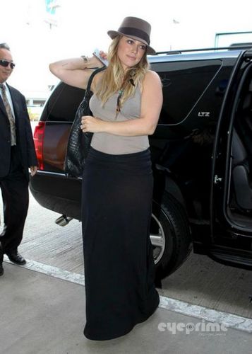 Hilary - Arriving at LAX airport - September 02, 2011