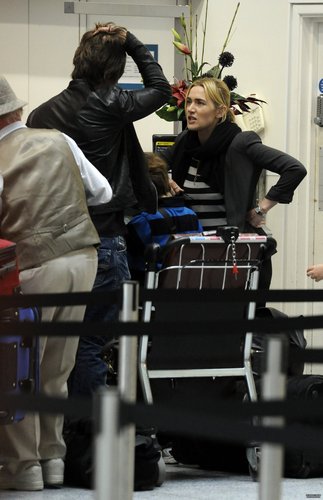  Kate Winslet at London Gatwick airport 20.08.2011