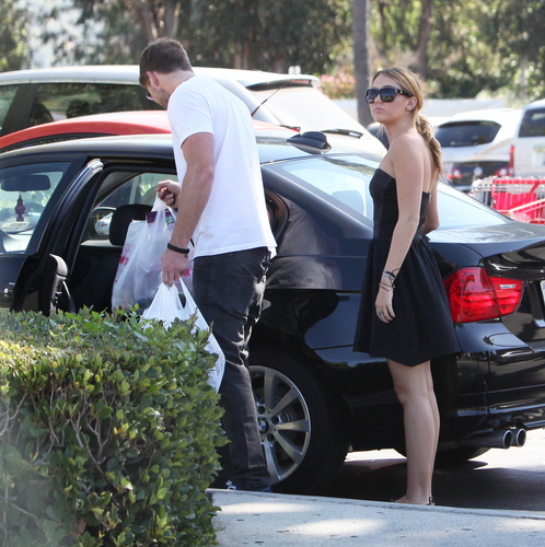  Miley ❤ ~ 30. August - Shopping at Trader Joes in Studio City