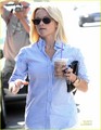 Reese Witherspoon: Sunny Brentwood Visit! - reese-witherspoon photo