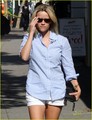 Reese Witherspoon: Sunny Brentwood Visit! - reese-witherspoon photo