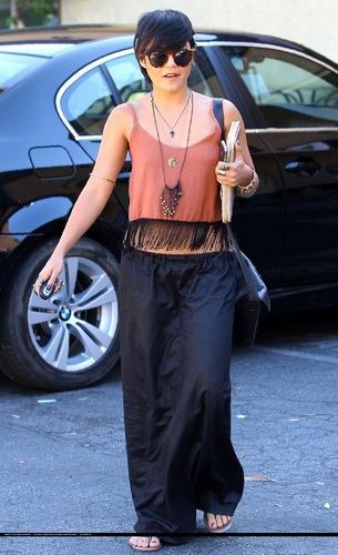  Vanessa - Leaving Mare'Ka in Studio City with Friends - August 31, 2011