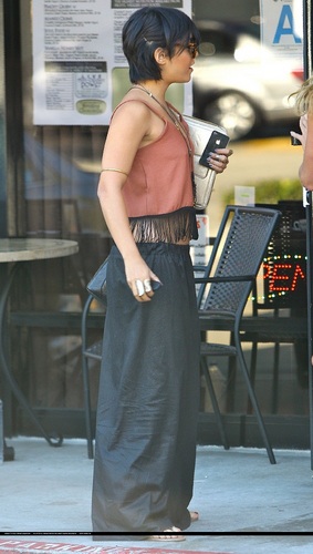 Vanessa - Leaving Mare'Ka in Studio City with friends - August 31, 2011
