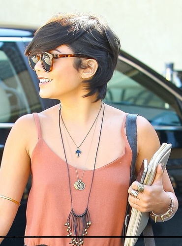  Vanessa - Leaving Mare'Ka in Studio City with Friends - August 31, 2011
