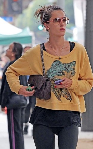  Alessandra Ambrosio grabbing a coffee after an early morning Pilates class at her gym (August 31).