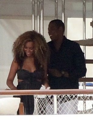  Beyoncé & জেই জেড্‌ Spotted on Yacht in Venice with Gwyneth Paltrow- 5th Sept