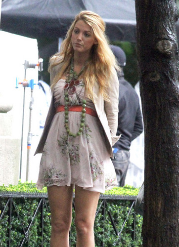 Blake Lively Filming "Gossip Girl" in NYC