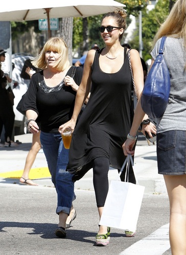  Jessica - Shopping in Beverly Hills - September 02, 2011