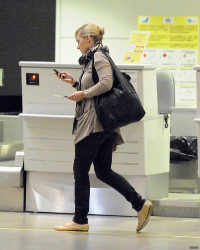 Kate Winslet Heading to the airport