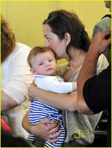  Marion Cotillard: First Pictures of Marcel!