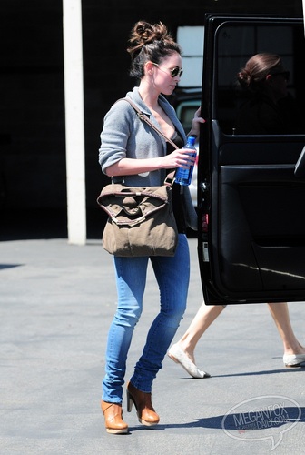 Megan - Runs errands in Los Angeles, CA - September 06, 2011