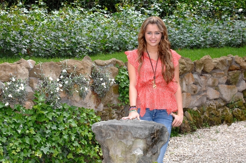  Miley Cyrus ~ Photocall For Hannah Montana:The Movie In Rome,Italy