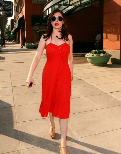 Rose - Leaving a hair salon in Beverly Hills, California, May 26, 2009