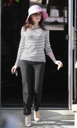  Rose - Out and about in West Hollywood, California, April 16, 2009