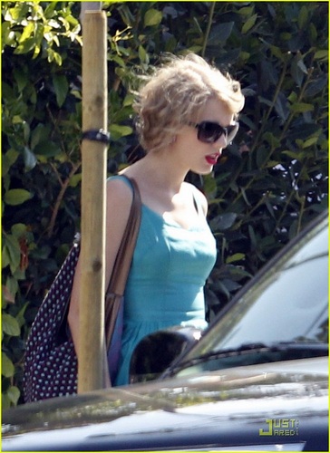  Taylor - At a restaurant in West Hollywood, California - September 04, 2011