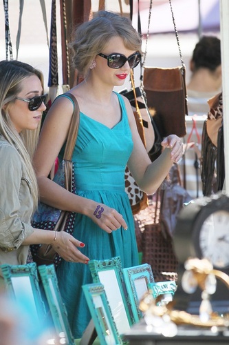  Taylor - Shopping at Fairfax Flea Market in Los Angeles, California - September 04, 2011