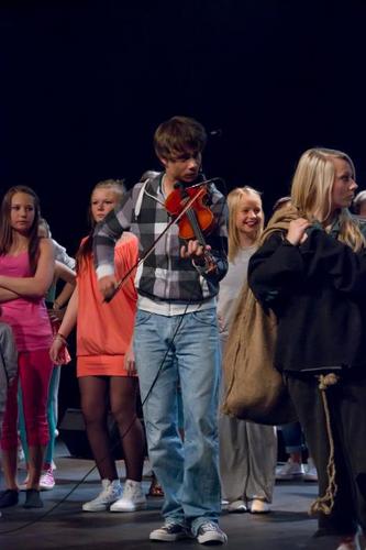  Alex (musical performance in Jessheim 9/09/2011) ;)