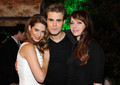 CW Premiere Party Night - the-vampire-diaries photo