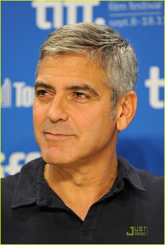  George Clooney: 'Descendants' Premiere & Portraits!