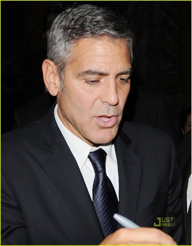 George Clooney & Stacy Keibler: Vanity Fair Party!