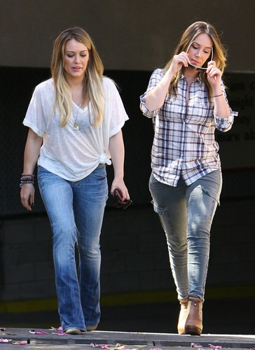  Haylie&Hilary - Arriving At The LA Mission End Of Summer Block Party - August 27, 2011