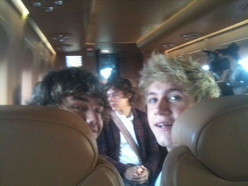One Direction in a Helicopter on their way to signings [11/09/11] <3