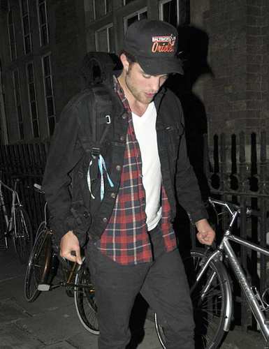  Robert out in Londra Yesterday (9th September)