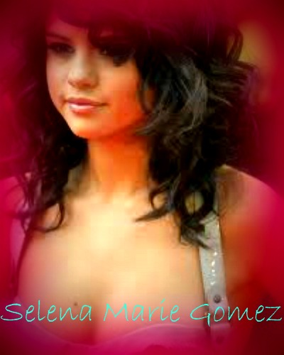  Stunning Selena