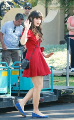  Zooey Deschanel - on the set of The New Girl