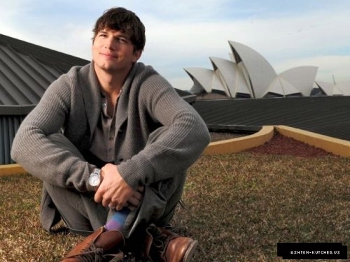  Ashton Kutcher hot