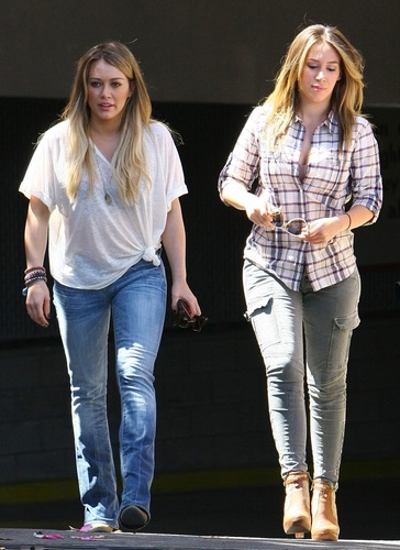  Haylie&Hilary - Arriving At The LA Mission End Of Summer Block Party - August 27, 2011