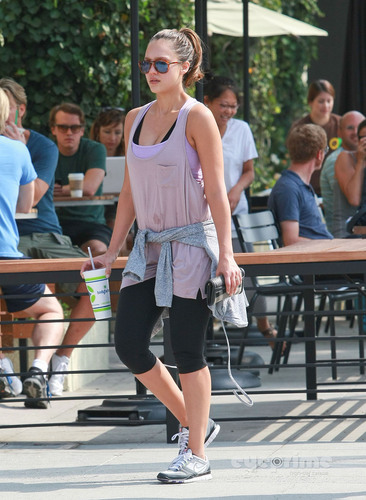  Jessica Alba leaving the Gym in West Hollywood, Sep 14