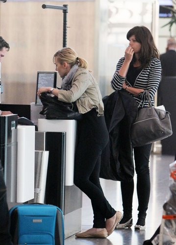  Kate Winslet Arriving at Heathrow airport