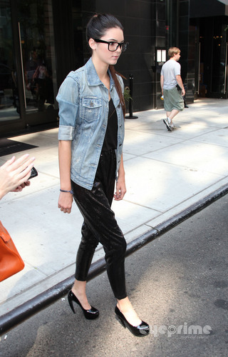  Kendall Jenner leaving her Hotel in NY, Sep 14